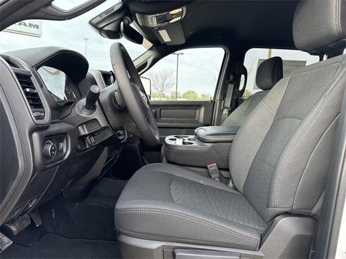 2025 RAM 2500 Tradesman Crew Cab 4x4 6'4' Box