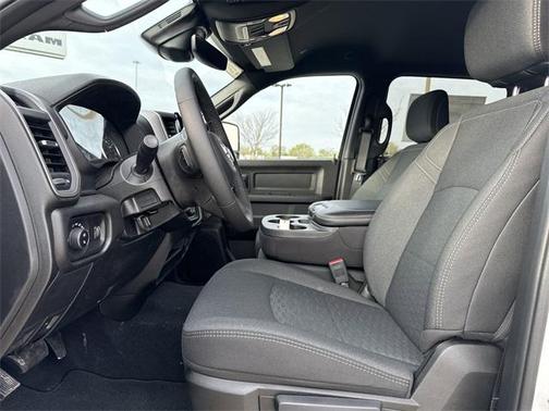 2025 RAM 2500 Tradesman Crew Cab 4x4 6'4' Box