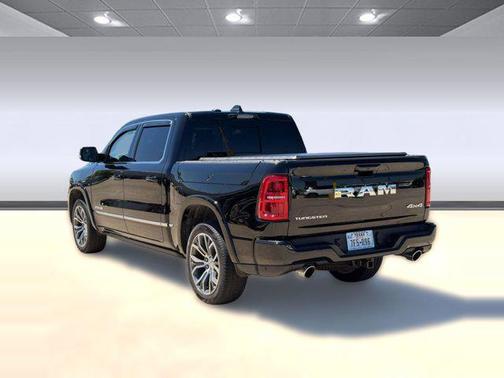 Diamond Black Crystal Pearlcoat 2025 RAM 1500 ST