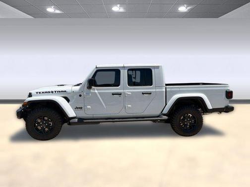 Bright White Clearcoat 2026 Jeep Gladiator Texas Trail 4x4