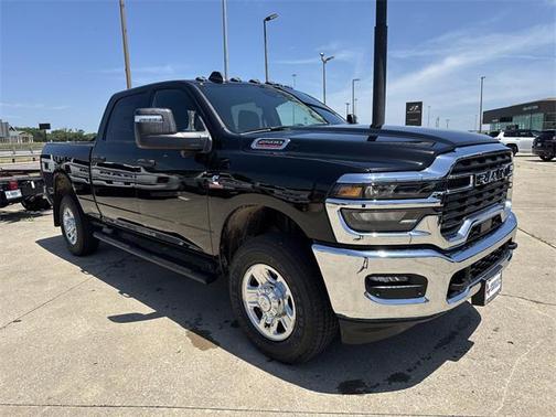 2025 RAM 2500 Tradesman Crew Cab 4x4 6'4' Box