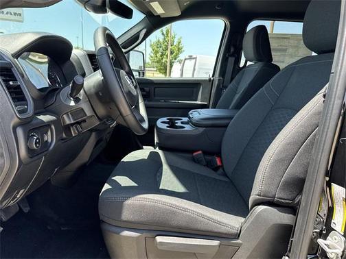 2025 RAM 2500 Tradesman Crew Cab 4x4 6'4' Box