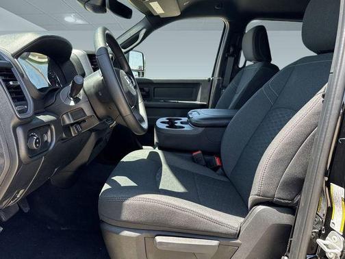 2025 RAM 2500 Tradesman Crew Cab 4x4 6'4' Box