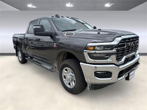 2025 RAM 2500 Tradesman Crew Cab 4x4 6'4' Box