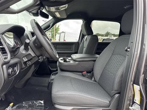 2025 RAM 2500 Tradesman Crew Cab 4x4 6'4' Box