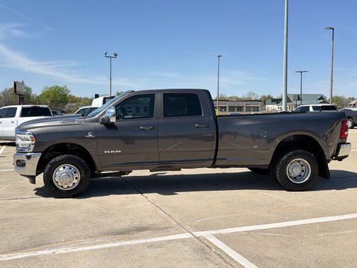 2024 RAM 3500 Laramie Crew Cab 4x4 8' Box