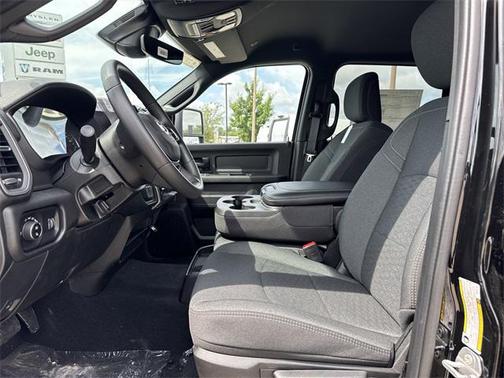 2025 RAM 2500 Tradesman Crew Cab 4x4 6'4' Box