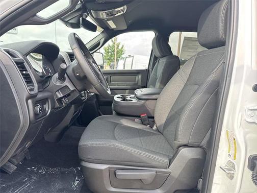 2025 RAM 2500 Tradesman Crew Cab 4x4 6'4' Box