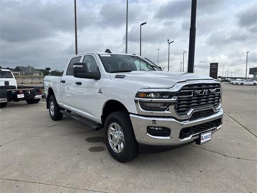 2025 RAM 2500 Tradesman Crew Cab 4x4 6'4' Box