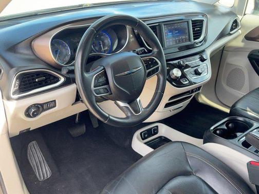 2018 Chrysler Pacifica Touring-L