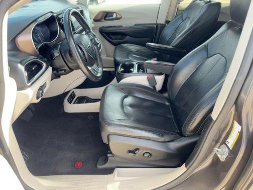 2018 Chrysler Pacifica Touring-L