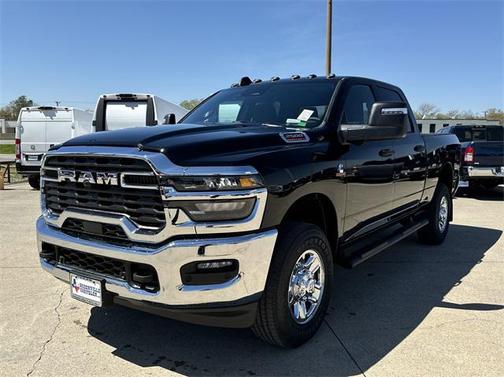 2025 RAM 2500 Tradesman Crew Cab 4x4 6'4' Box