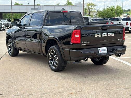 Diamond Black Crystal Pearlcoat 2026 RAM 1500 Laramie