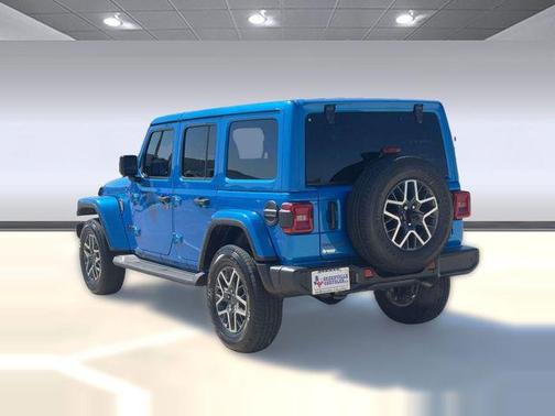 2026 Jeep Wrangler 4-Door Sahara 4x4