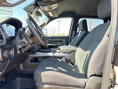 2025 RAM 2500 Big Horn Crew Cab 4x4 6'4' Box