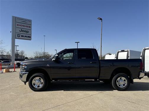 2025 RAM 2500 Tradesman Crew Cab 4x4 6'4' Box