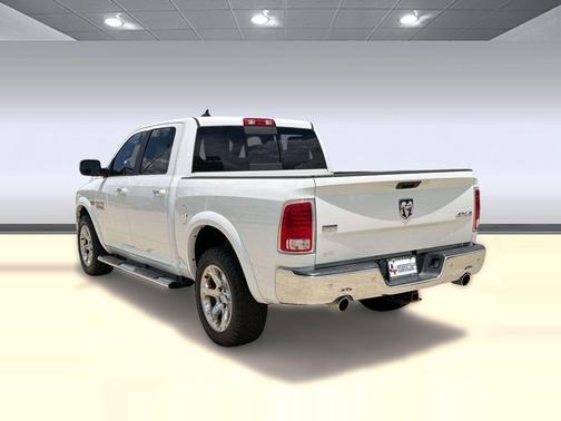 Bright White Clearcoat 2018 RAM 1500 Laramie