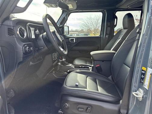 2024 Jeep Wrangler 4-Door Sahara 4x4