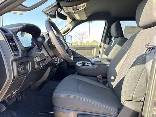 2025 RAM 2500 Tradesman Crew Cab 4x4 6'4' Box