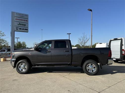 2025 RAM 2500 Tradesman Crew Cab 4x4 6'4' Box
