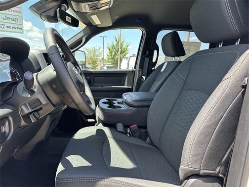 2025 RAM 2500 Tradesman Crew Cab 4x4 6'4' Box