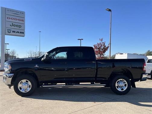 2024 RAM 3500 Tradesman Crew Cab 4x4 6'4' Box