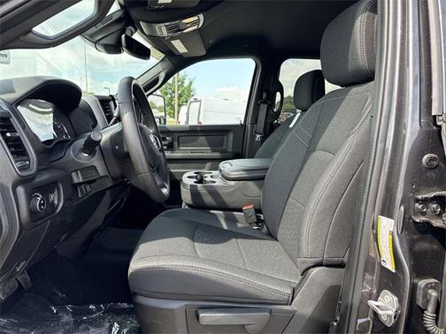 2025 RAM 2500 Tradesman Crew Cab 4x4 6'4' Box