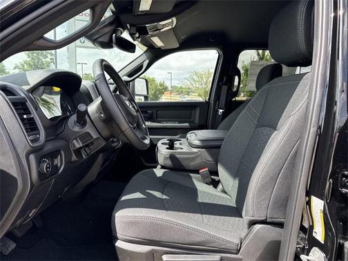2025 RAM 2500 Tradesman Crew Cab 4x4 6'4' Box