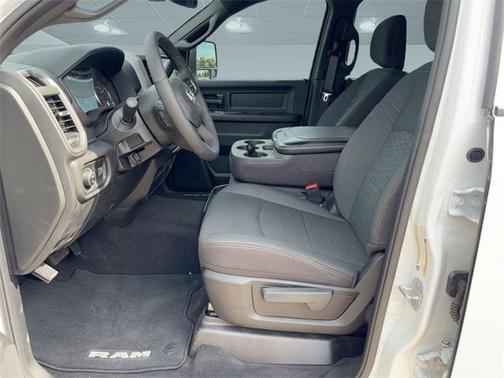 2025 RAM 2500 Tradesman Crew Cab 4x4 6'4' Box