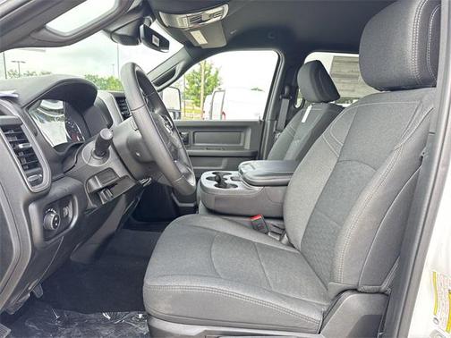 2025 RAM 2500 Tradesman Crew Cab 4x4 6'4' Box