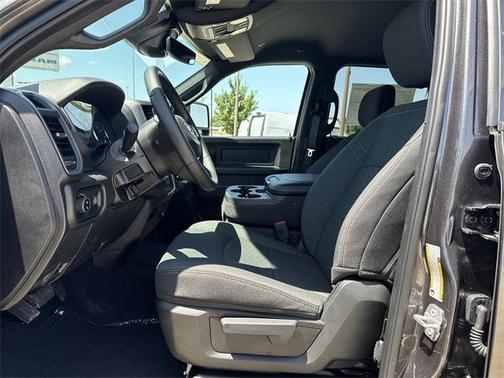 2025 RAM 2500 Tradesman Crew Cab 4x4 6'4' Box