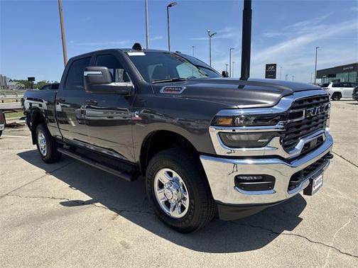 2025 RAM 2500 Tradesman Crew Cab 4x4 6'4' Box