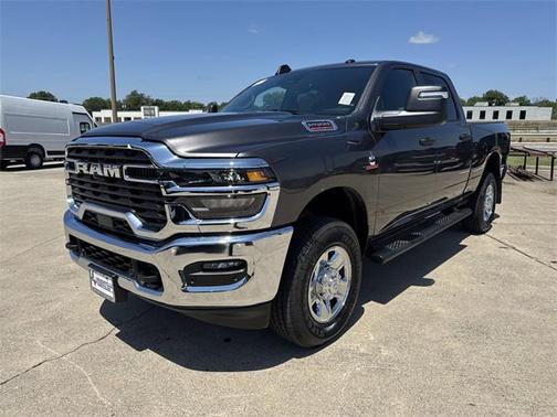 2025 RAM 2500 Tradesman Crew Cab 4x4 6'4' Box