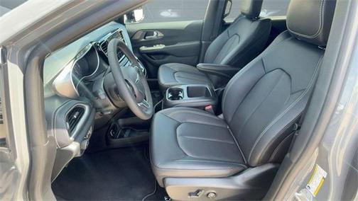 2025 Chrysler Pacifica L