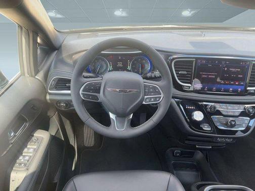 2025 Chrysler Pacifica L