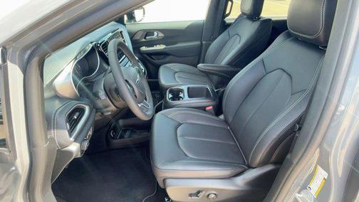 2025 Chrysler Pacifica L