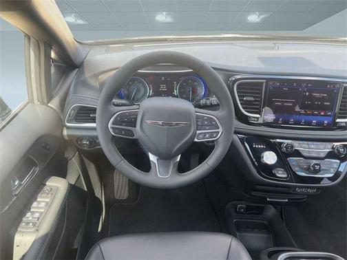 2025 Chrysler Pacifica L