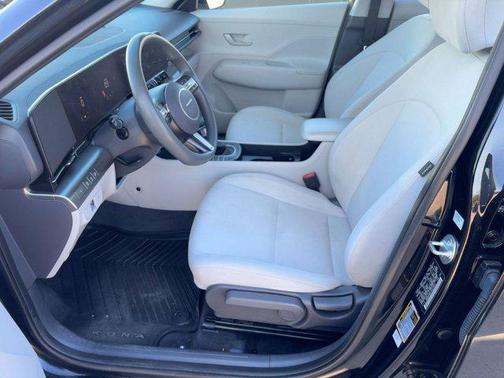 2025 Hyundai KONA SE