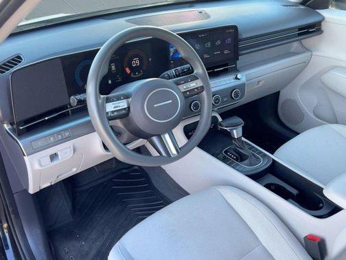 2025 Hyundai KONA SE