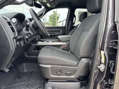 2025 RAM 3500 Big Horn Crew Cab 4x4 8' Box