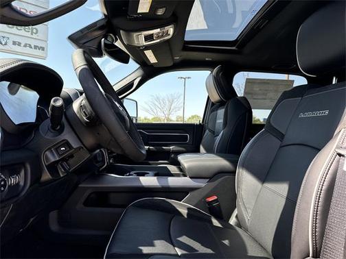 2025 RAM 3500 Laramie Crew Cab 4x4 8' Box