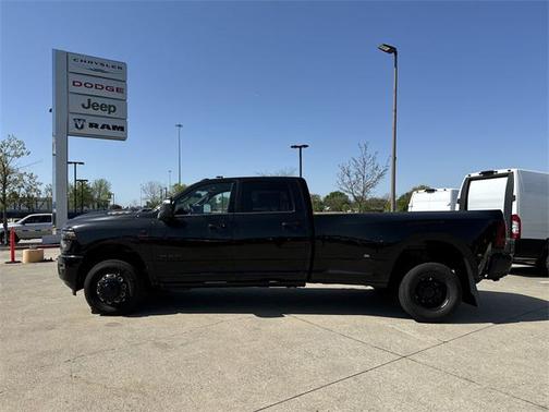 2025 RAM 3500 Laramie Crew Cab 4x4 8' Box