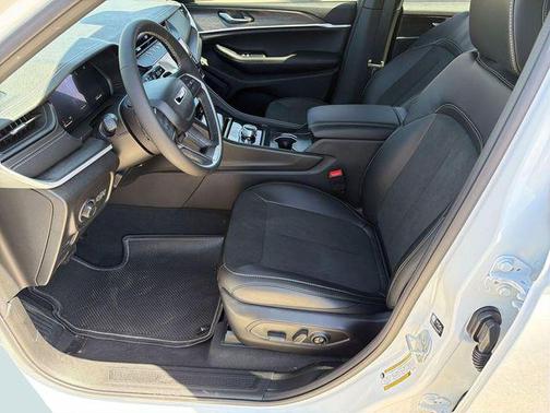 2026 Jeep Grand Cherokee Altitude