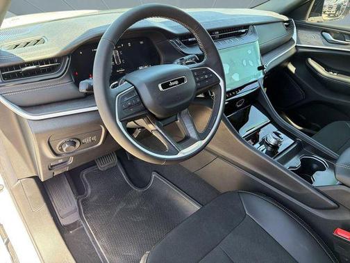 2026 Jeep Grand Cherokee Altitude