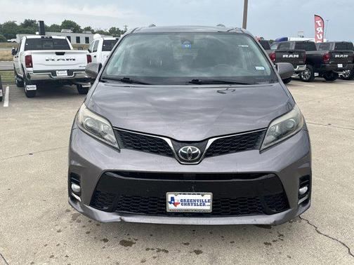 2019 Toyota Sienna SE Premium
