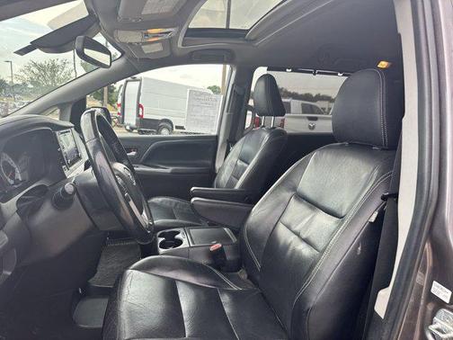 2019 Toyota Sienna SE Premium