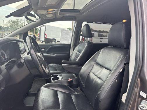 2019 Toyota Sienna SE Premium