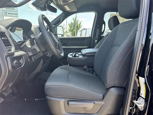 2025 RAM 2500 Tradesman Crew Cab 4x4 6'4' Box