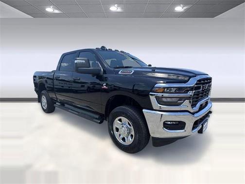 2025 RAM 2500 Tradesman Crew Cab 4x4 6'4' Box