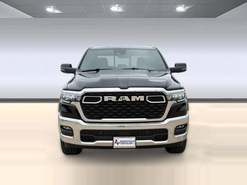 Diamond Black Crystal Pearlcoat 2026 RAM 1500 Lone Star